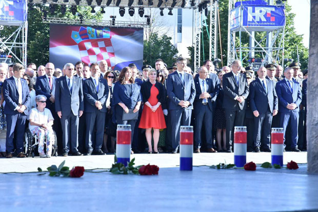 СРАМОТНА ЦЕРЕМОНИЈА У КНИНУ: Хрватска слави етничко чишћење Срба, Колинда и Пленковић положили венце